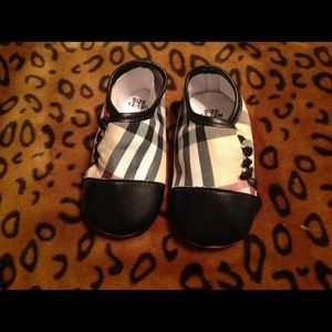 Burberry Infant/ toddlers crib shoes